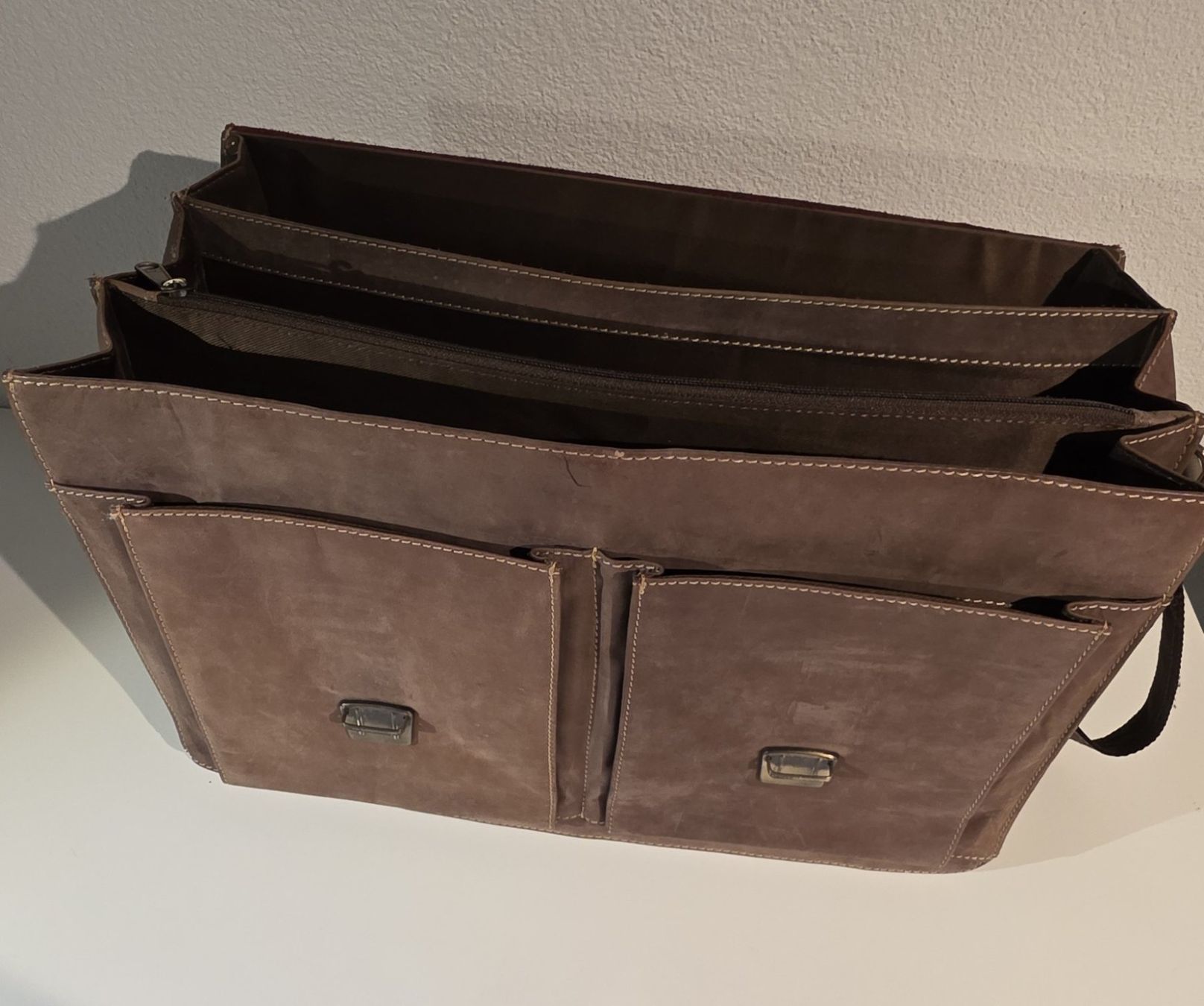 Valigie & Borse: Vintage Ledertasche / Umhängetasche – Usato da Wichtrach venduto da Croianer 8