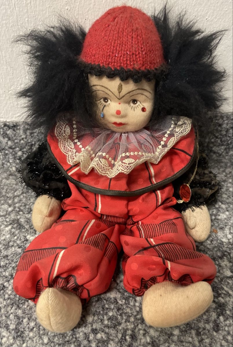 Puppen: Clown Puppe rot schwarz Muster geschützt – Gebraucht aus Au ZH von Jaggy4 1