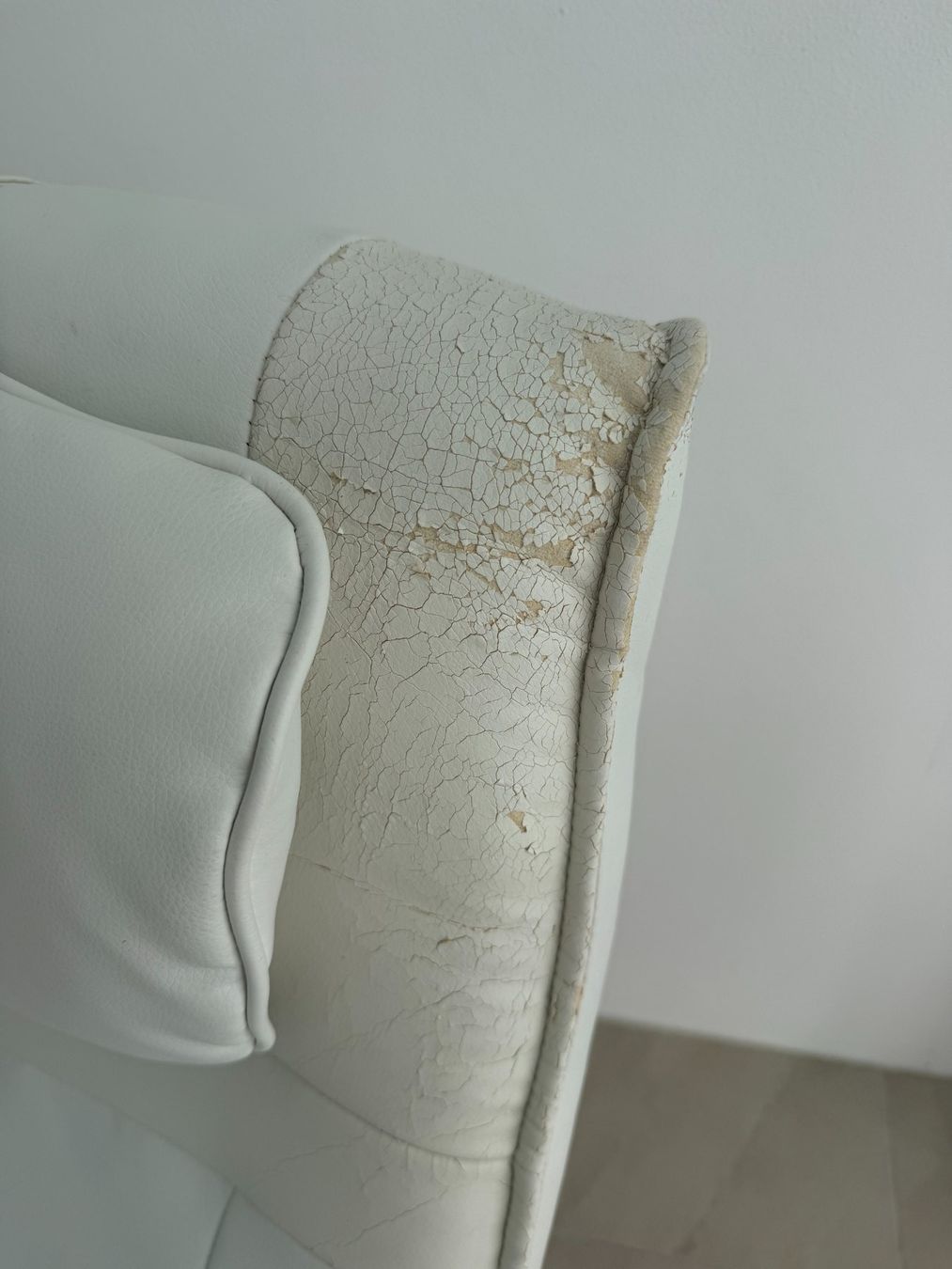 Poltrone: Sessel mit Hocker weiss Lederoptik gebraucht – Usato da Spiez venduto da danfi 3