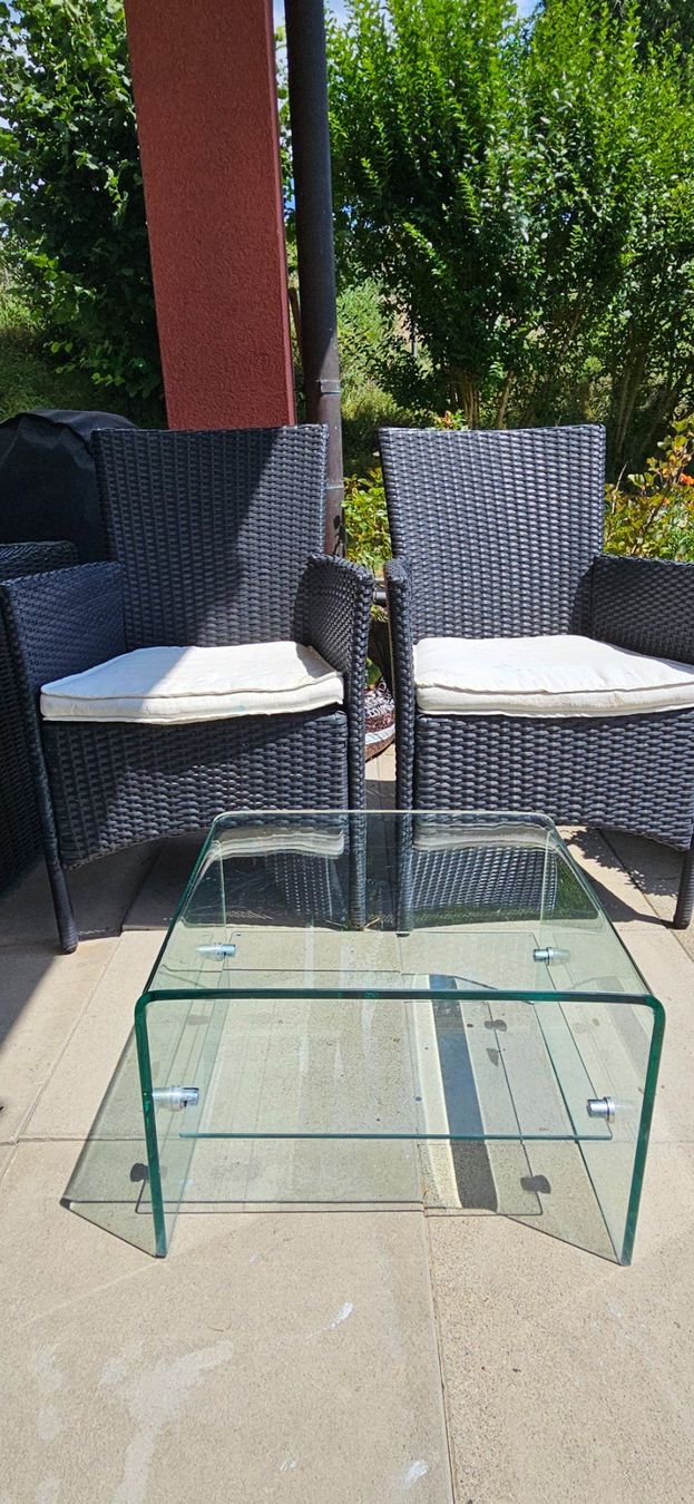 Sessel: 2 Rattan-Sessel & Glas-Beistelltisch – Gebraucht aus Wettswil von zizo_10