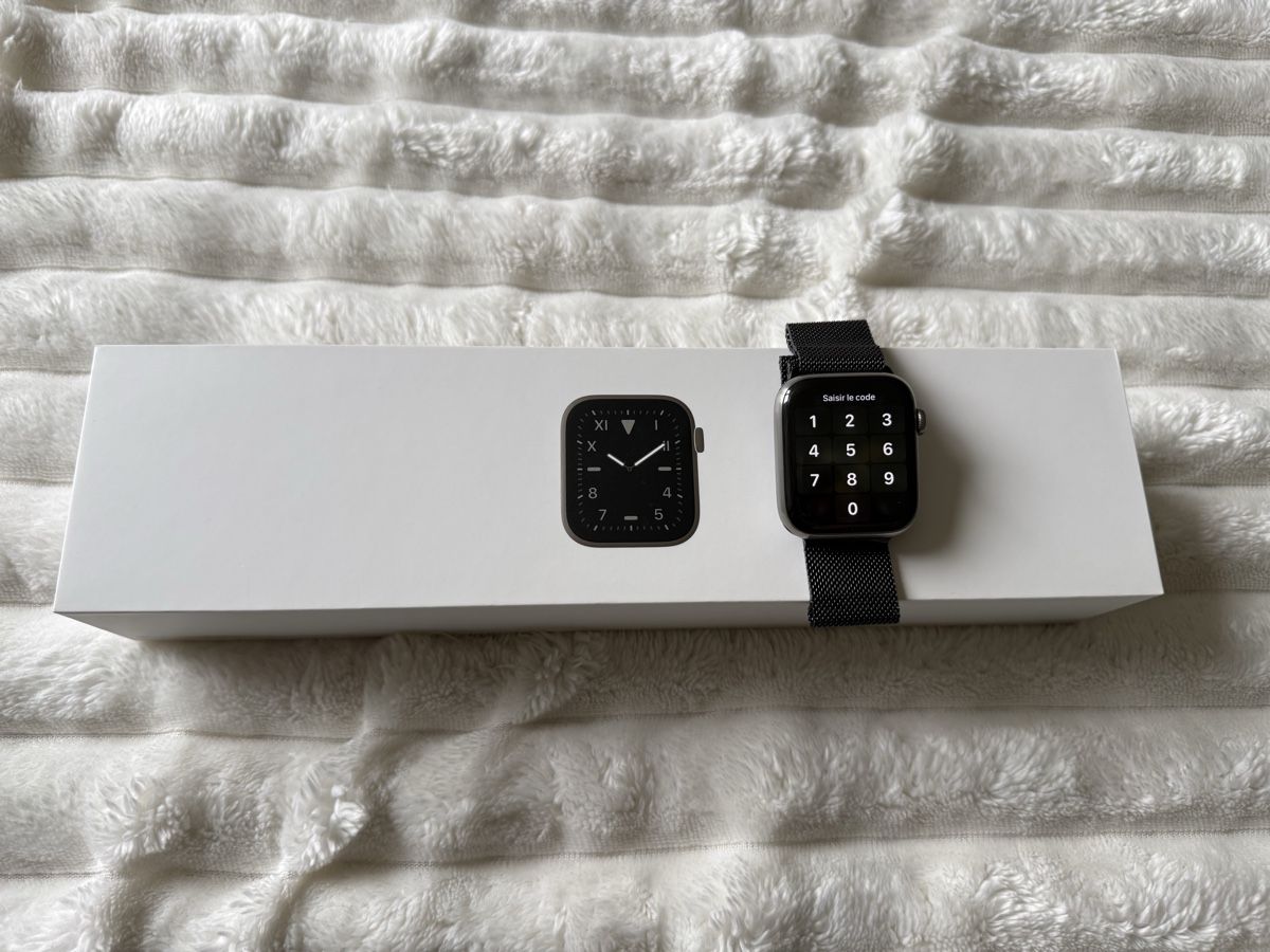 Apple Smartwatch: Apple Watch Series 5 44mm Titanium Cellular + 3 bracelets – Usato da Genève venduto da Moudik 8