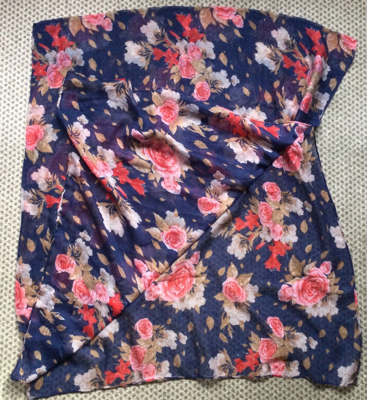 Foulard & Sciarpe: 10 Foulards, Polyester und Seide Schnäppchenpreis – Usato da Ulisbach venduto da sasha6 4
