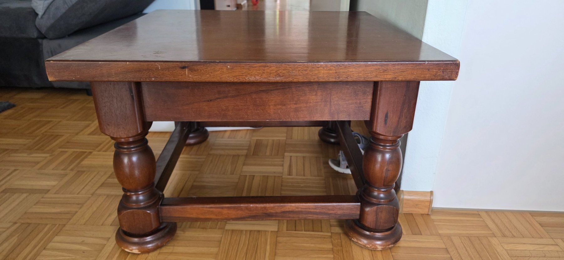 Tables: Solider Couchtisch aus Holz – D'occasion à Oberwil BL par ika_cdr5 1