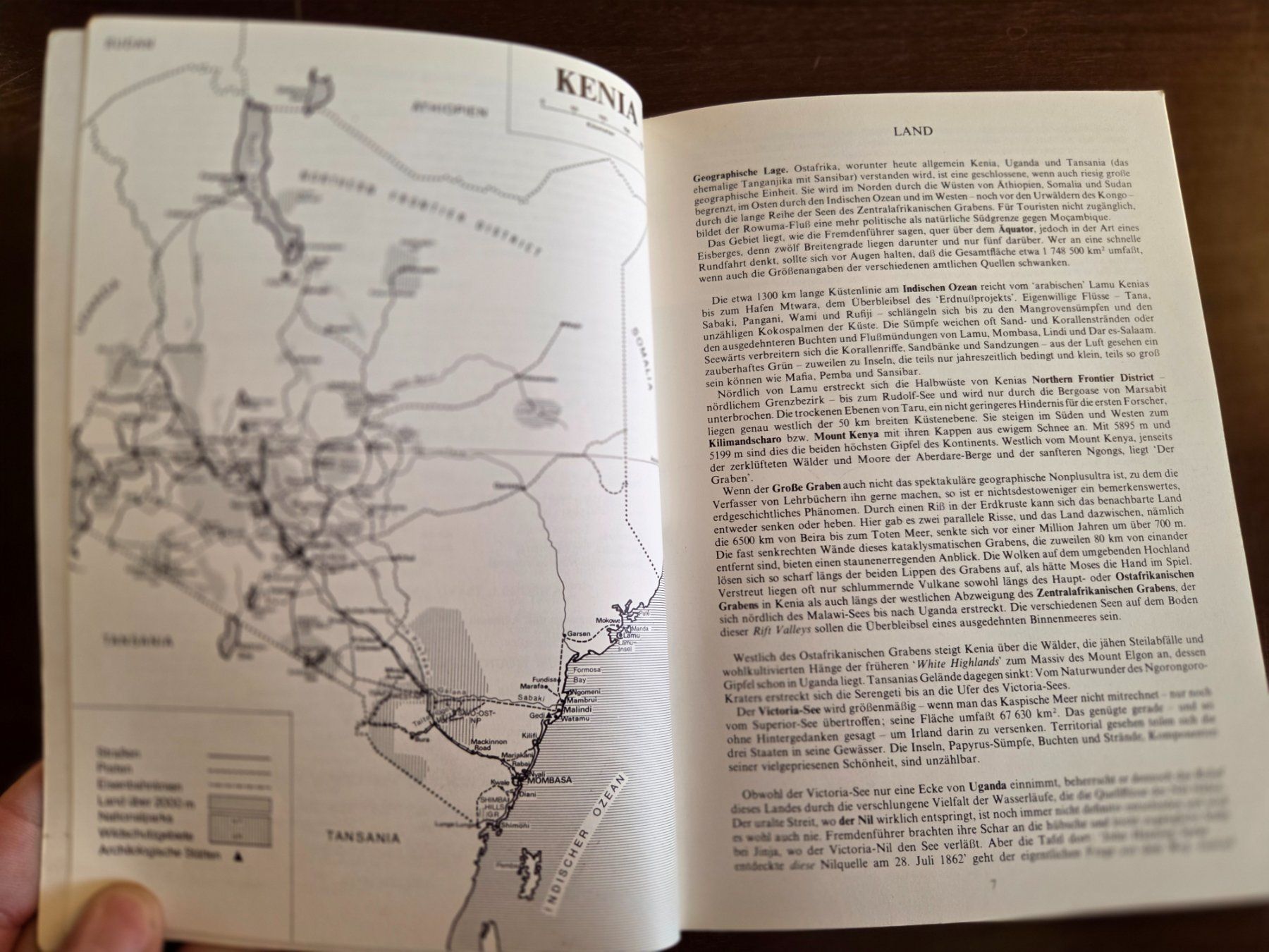 Libri: Kenia ein Ferienführer Tomkinson 1976 Afrika – Usato da Aldesago venduto da lusuardi 5