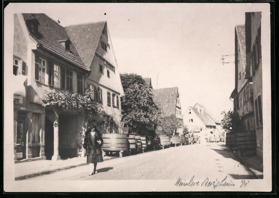 Fotografie & Manifesti: Fotografie Bergheim, Holzfässer voller  – Usato da Berlin venduto da bartko-reher