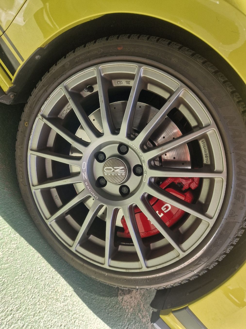 OZ Racing Felgen: oz superturismo 18 mit pneu – Gebraucht aus Erstfeld von