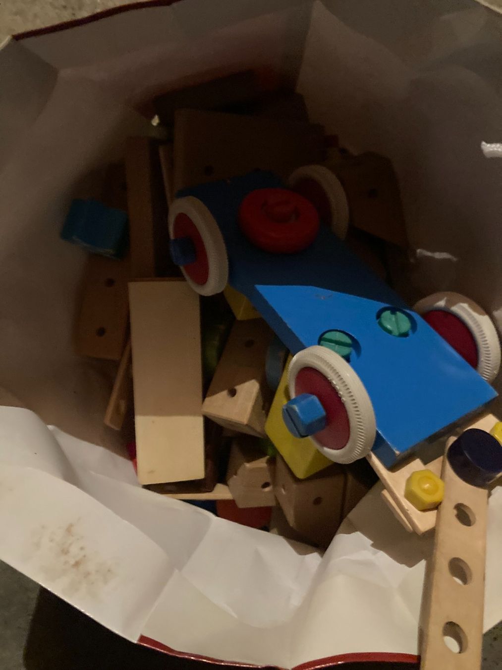 Giocattoli: Kiste mit Holzspielzeug – Usato da Zürich venduto da natida78