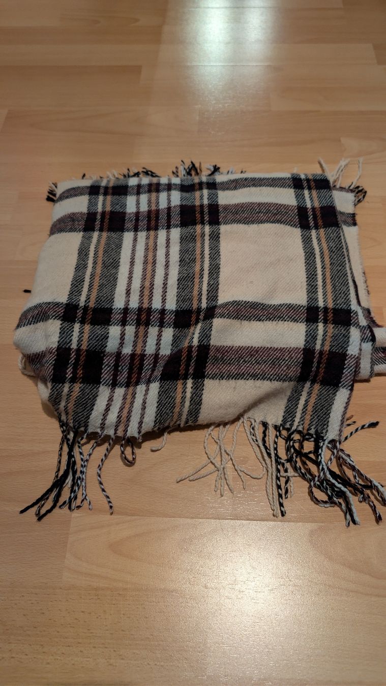Foulard & Sciarpe: grosser Winterschal – Usato da Birrwil venduto da dan_jdw7