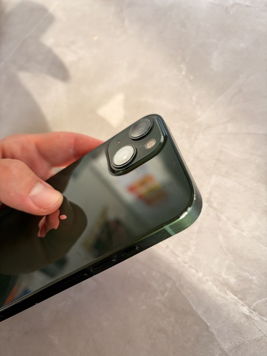 Apple Portables: Iphone 13  – D'occasion à Birsfelden par Joel-94 7