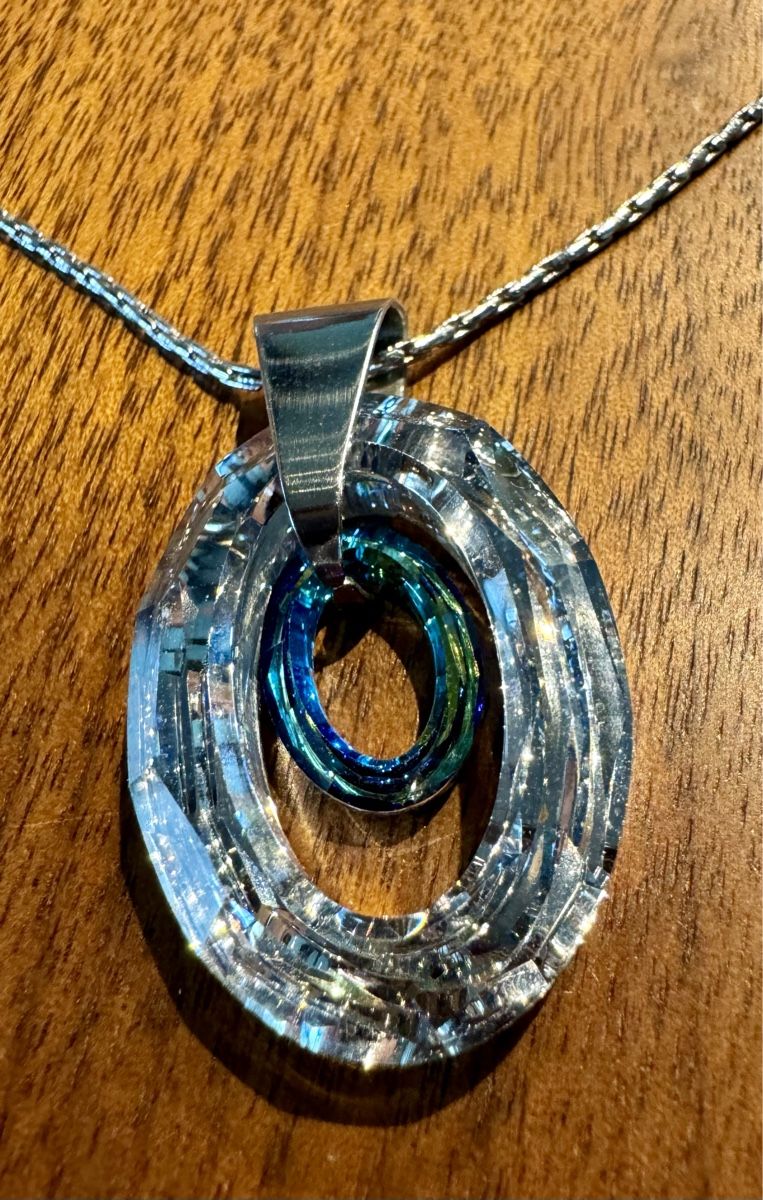 Catenine: Kette mit Anhänger, facettierte Ringe, blau – Usato da Balgach venduto da Pumuckl03 2
