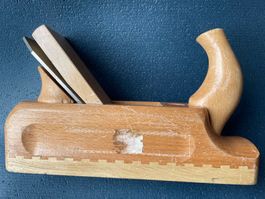 Holzhobel Schreinereihobel gebraucht 22 cm lang</div>