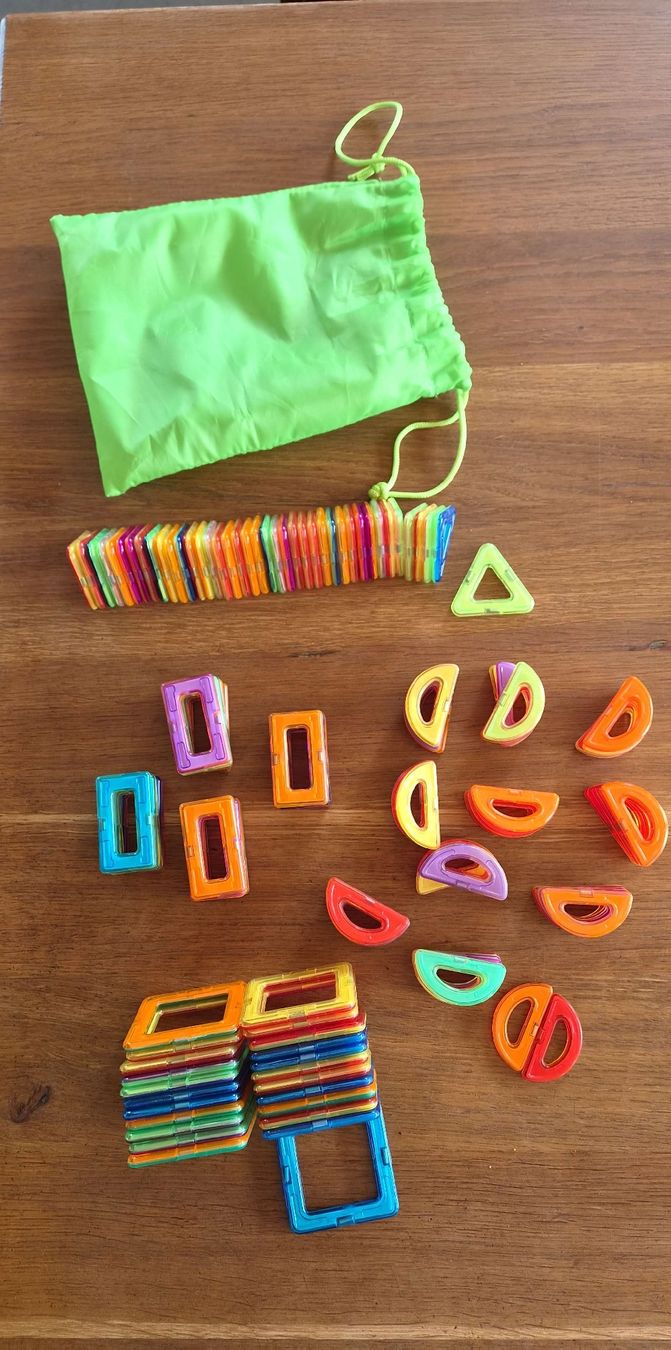 Giocattoli: Bunte Magnet Bausteine Set mit Aufbewahrungsbeutel – Usato da Forst venduto da vekuan