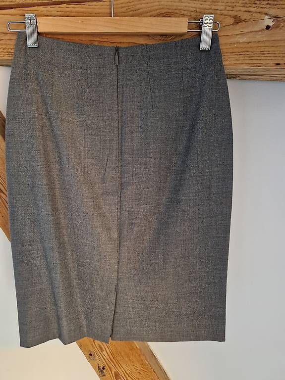 Costumi: Graues Hugo Boss Kostüm Gr. 36 – Usato da Zürich venduto da ninni_me 2