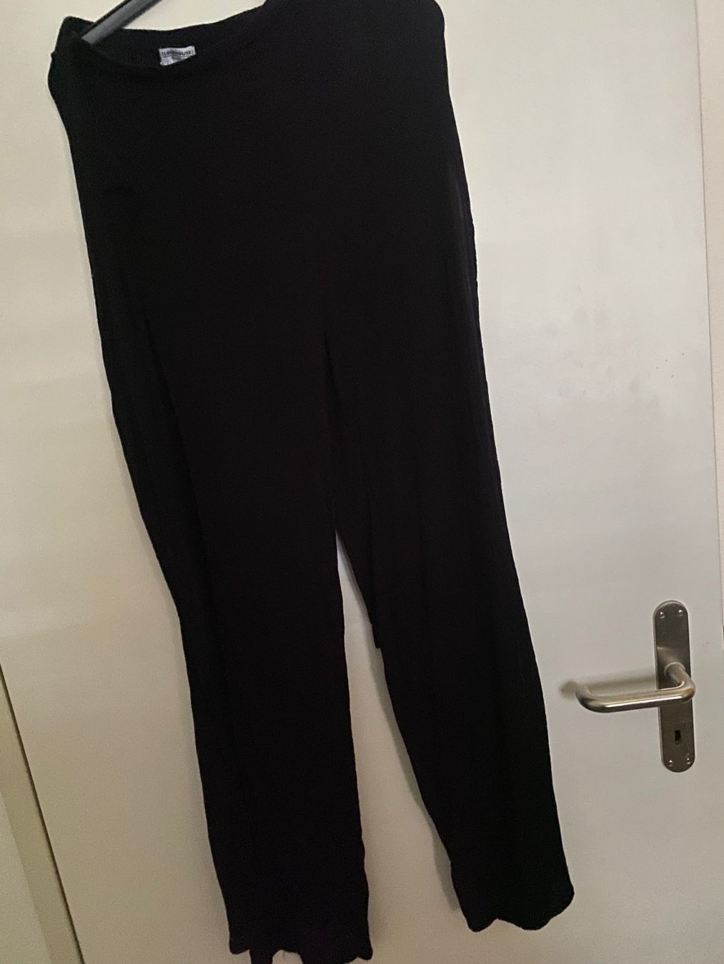 C&A Pantaloni: Clockhouse relaxed Hose schwarz Grösse 34 – Usato da Allenwinden venduto da Obalu