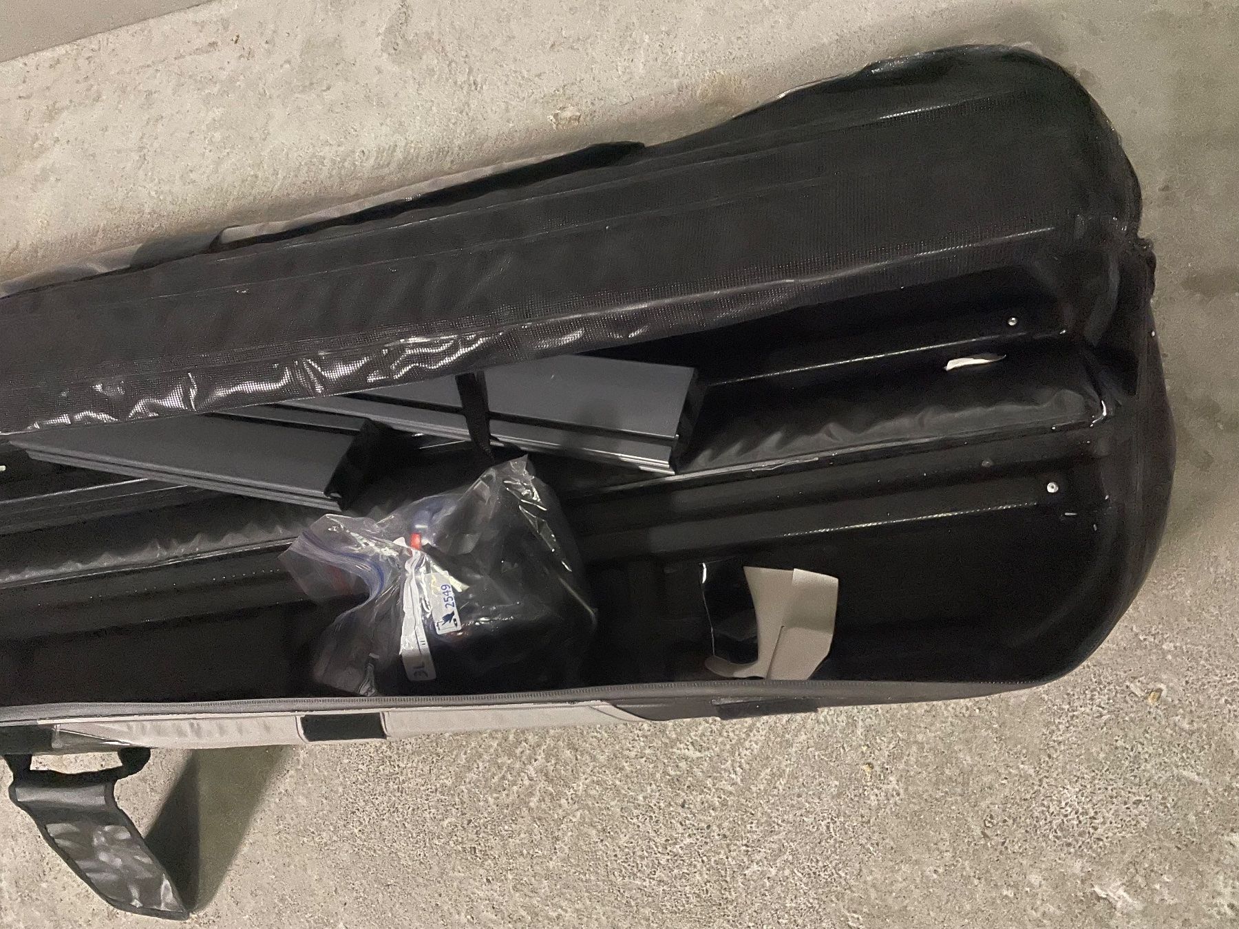 Thule Dachboxen: Thule coffre de toit Ranger noir et gris pliable – Gebraucht aus Veyrier von  2