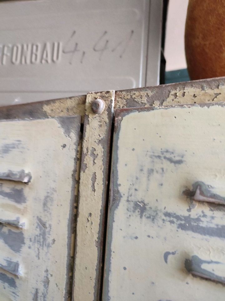 Schränke: SCH305 Antike Metalspind Blechschrank Locker Cabbin – Gebraucht aus kraiburg am inn von Vintage-Living 2