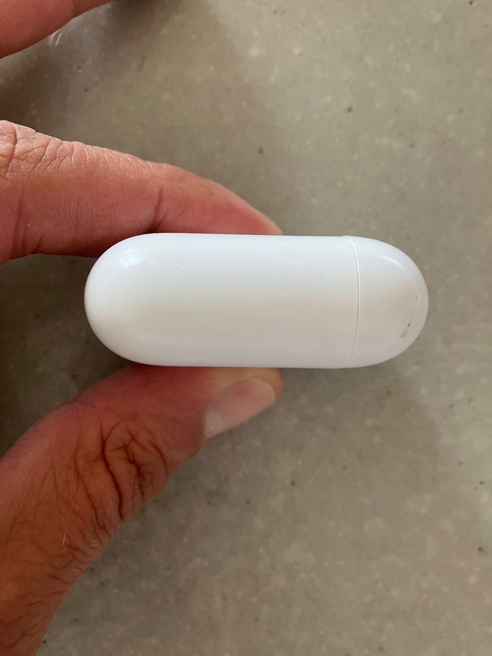 Apple Cuffie: APPLE AIRPODS Case – Usato da Lausanne venduto da mr.v 8