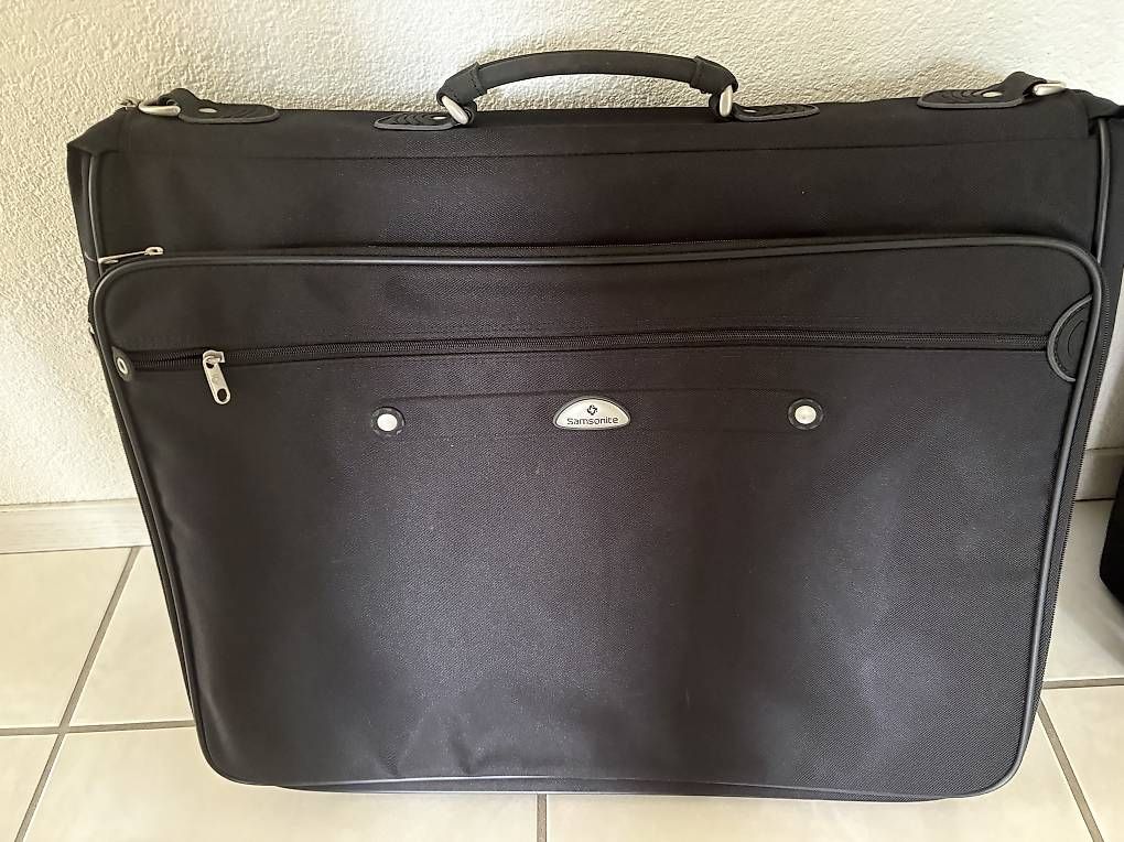 Valigie: SAMSONITE  Kleiderkoffer schwarz – Usato da Adlikon B. Regensdorf venduto da sar_g6kn