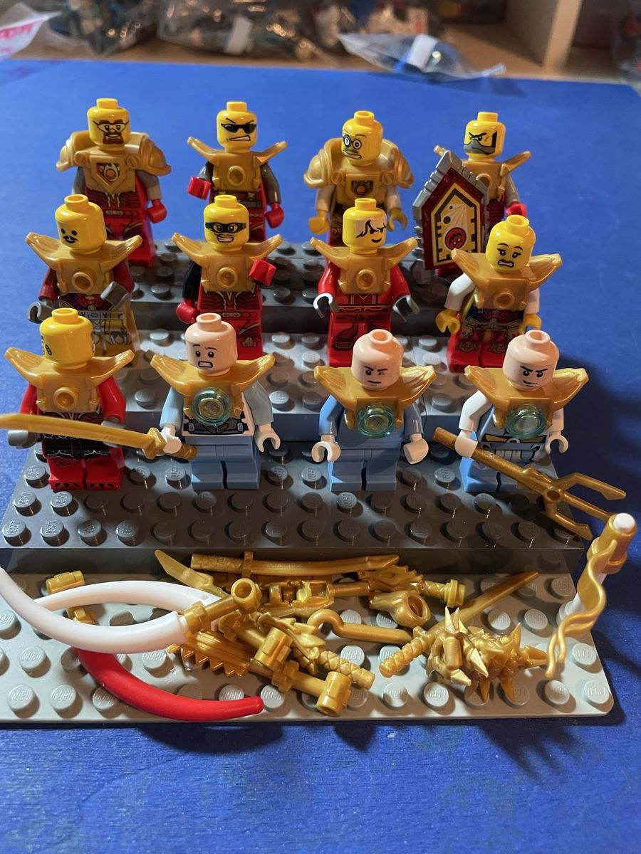 Lego Giocattoli: Lego 12 Figuren – Usato da Gelterkinden venduto da Schatzsucher01