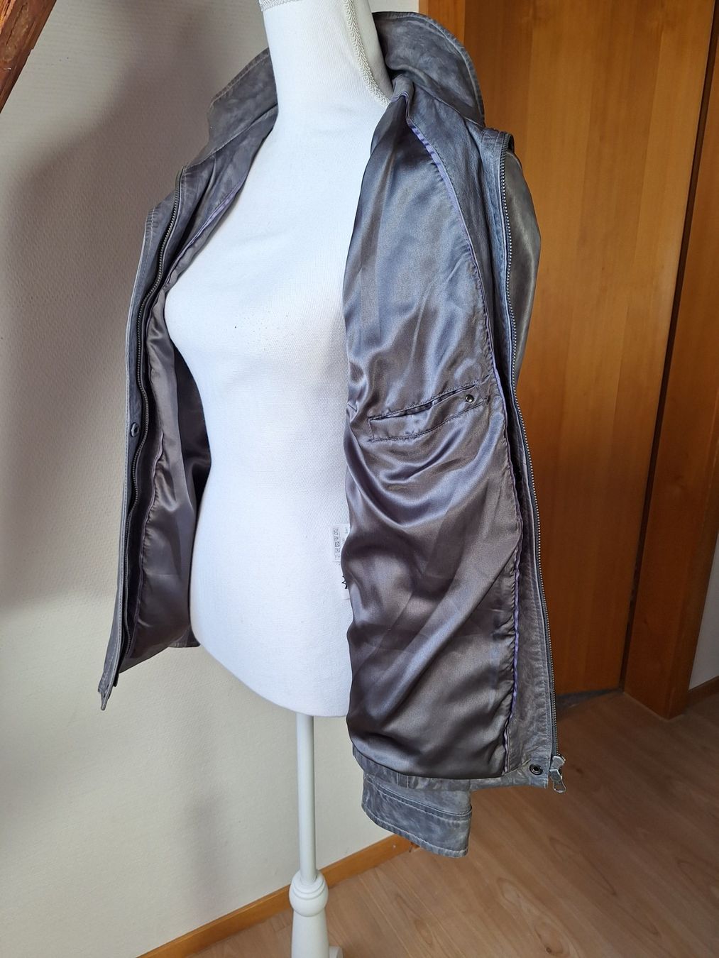 Jacken: Schicke Damen Lederjacke Gr. 40 Grau – Neu (gemäss Beschreibung) aus Reinach AG von silver_65 7
