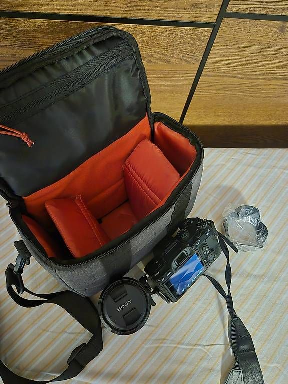Sony Fotocamera: Caméra Sony Alpha A7 III + Objectif + Étui à appareil – Usato da Montreux venduto da ken_j6mk 2