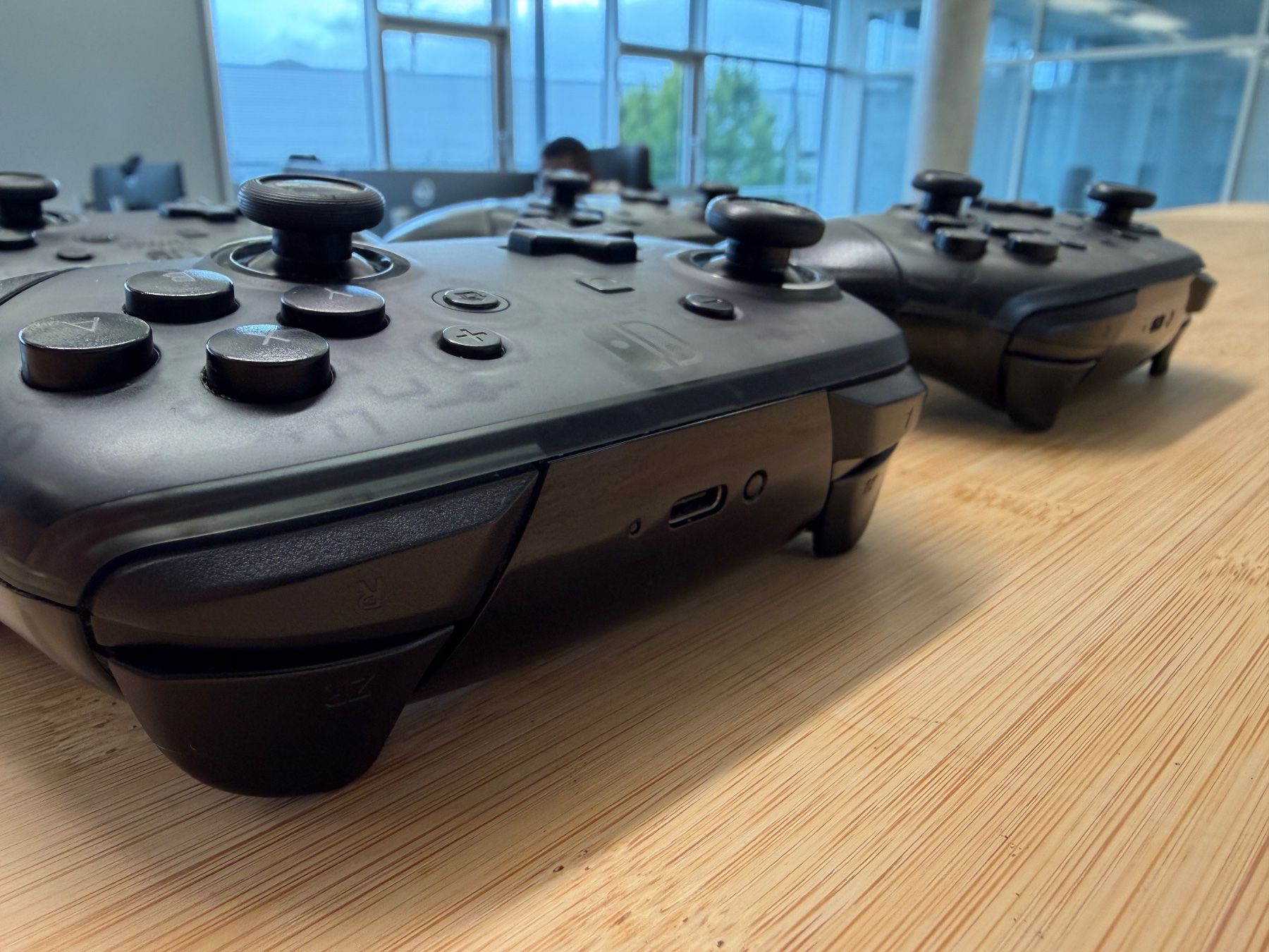 Nintendo Controller: Nintendo Switch Pro Controller 4stk. – Usato da Lenzburg venduto da Smilery 2