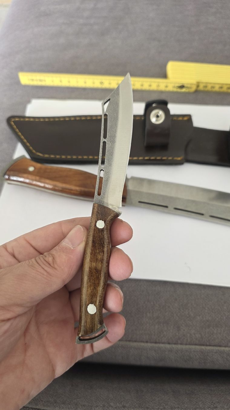 Accessori: Handgefertigtes Messer-Set mit Lederscheide  – Nuovo e nell'imballaggio originale da St. Margrethen SG venduto da Duezenli61 6
