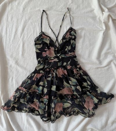 Kleid Sommer Blumenmuster schwarz Grösse S guter Zustand