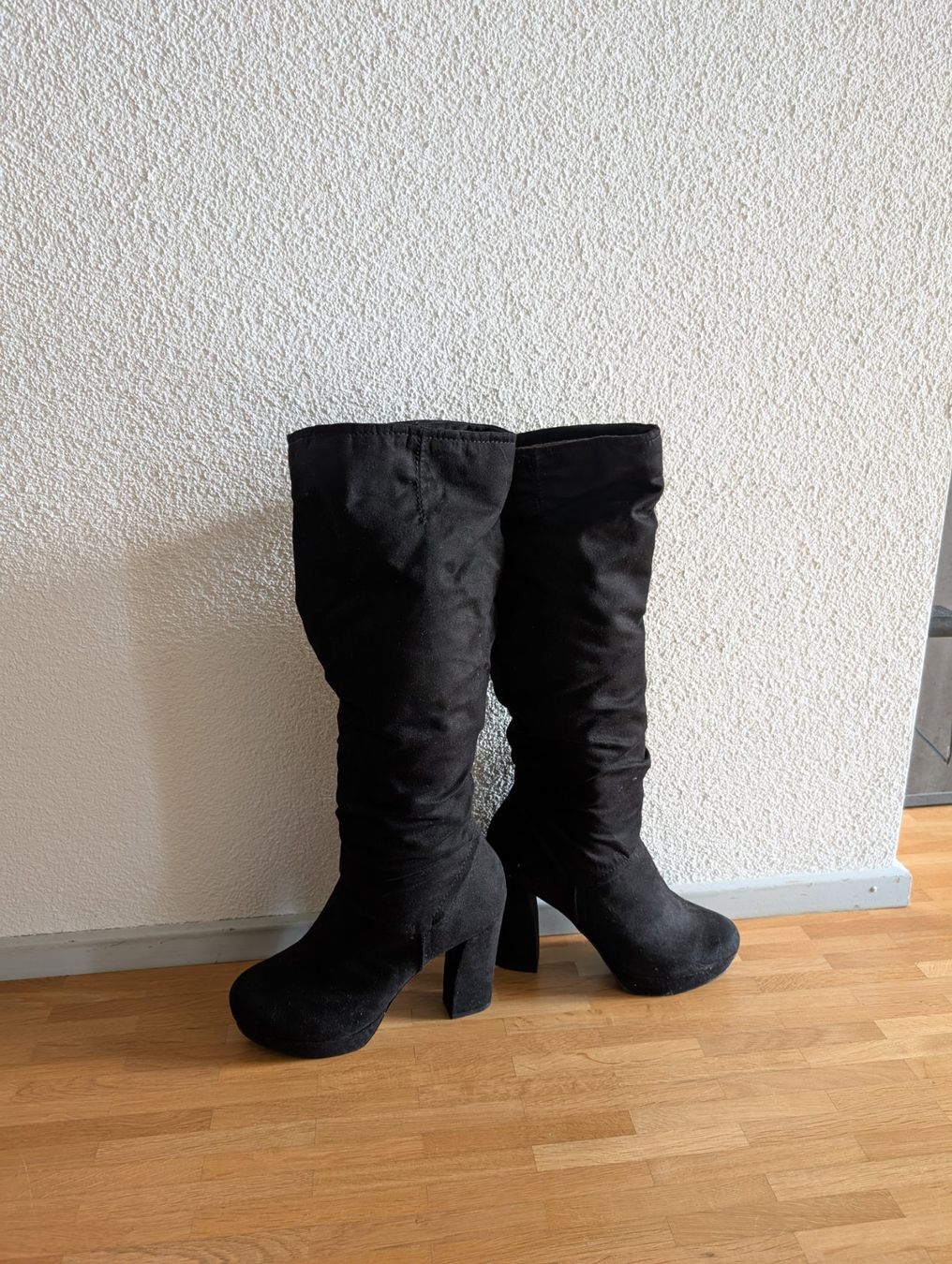 Scarpe da donna: Winterstiefel Gr. 40 – Nuovo (secondo la descrizione) da Kloten venduto da inb_r6bv