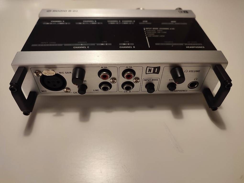 Studioequipment: Native Instruments Audio 8 Dj Interface, mit Traktor! – Neu (gemäss Beschreibung) aus Zürich von Cuzco6 3