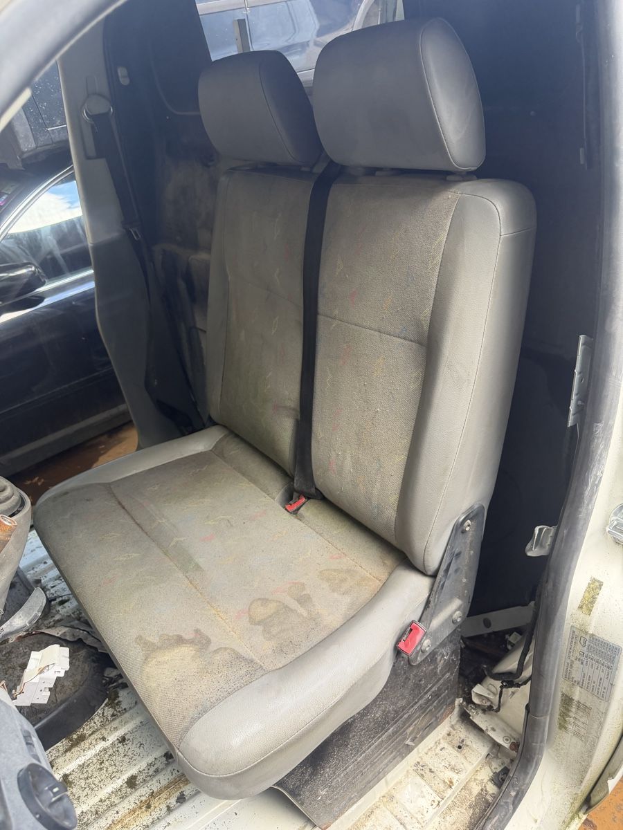 VW Tutti pezzi di ricambio auto: VW T5 2er sitzbank Leder/ Stoff – Usato da Widnau venduto da Gasser_Auto