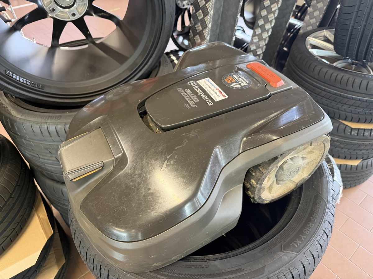 Husqvarna Tagliaerba: Automower Husqvarna 305  – Usato da Courrendlin venduto da shopwheels 8