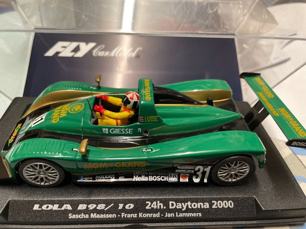 FLY CARROSSERIE LOLA B98/10 SLOT 1/32