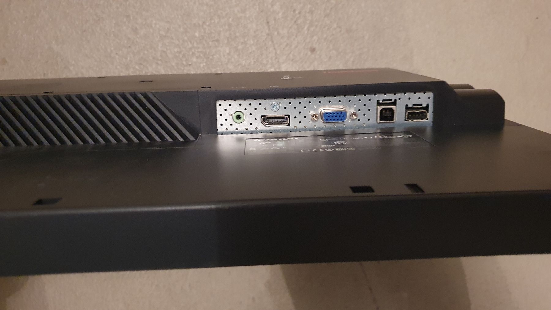 Lenovo Monitor: 3 Stk Lenovo ThinkVision 22" Monitore – Usato da tägerwilen venduto da dachbodenfinder 2