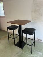     Bar- & Stehtisch aus Massivholz und Metall