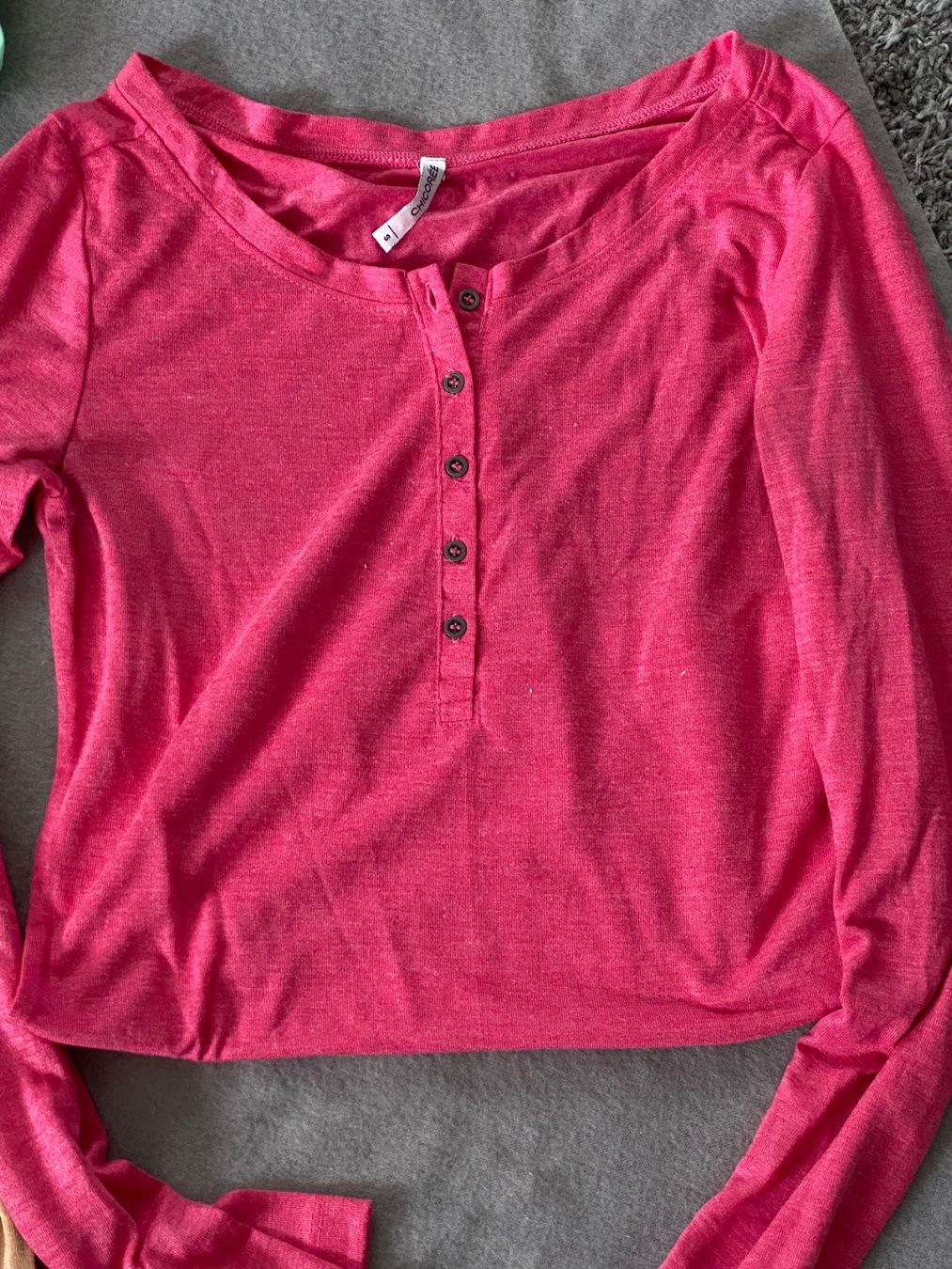 Top: T-shirt rose manche longue – Usato da Montreux venduto da Iza_81199