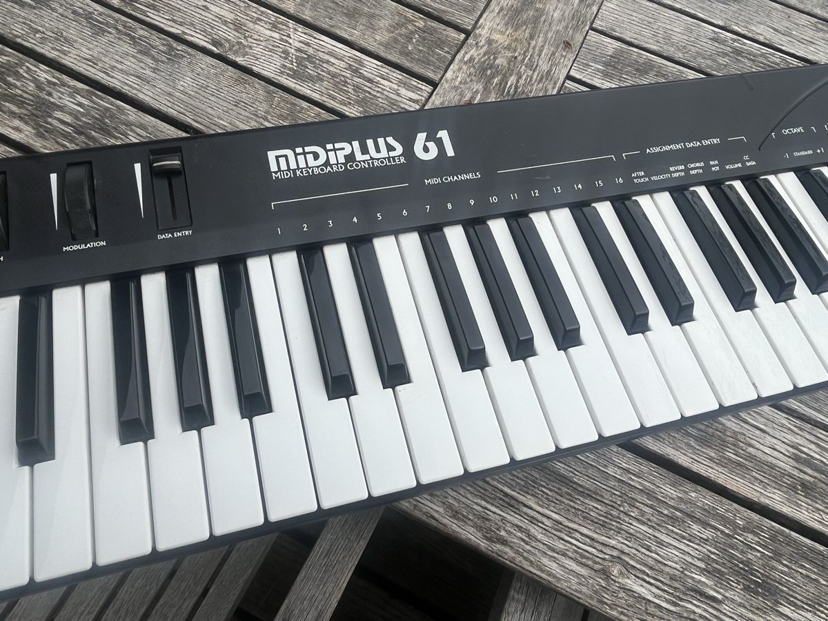 Strumenti musicali: MIDIPLUS 61 Keyboard Controller – Usato da Wiesenberg venduto da swissantik 6