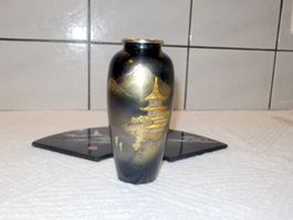 Vase und halbrundes Brett, Keramik, etc. handbemalt, China,