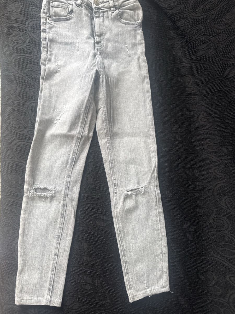 Tally Weijl Jeans: Jeans Grösse 36 - Grau Zerrissen – Usato da Pratteln venduto da syr_g2ql