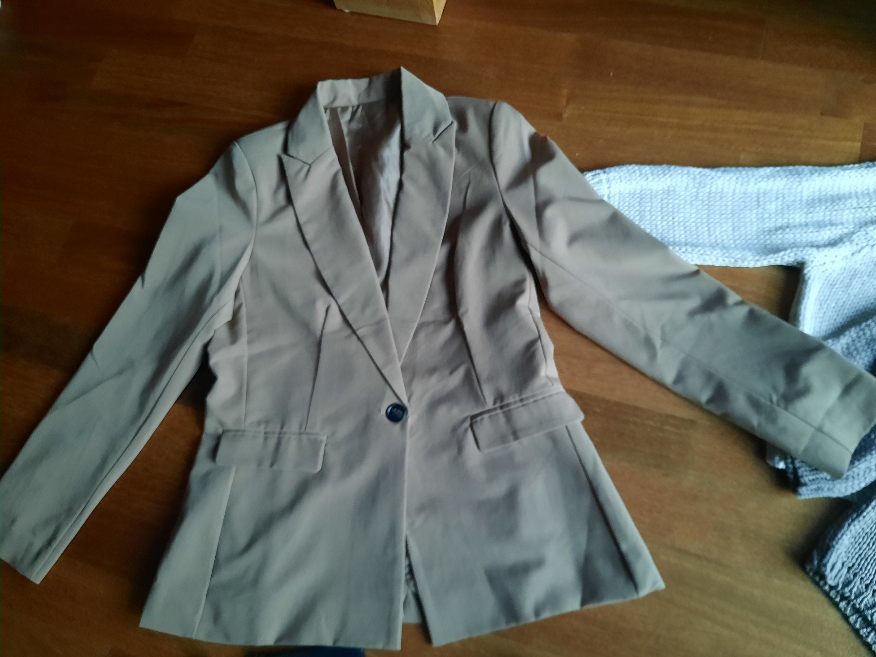 Lotti di vestiti: Damen Kleiderpaket – Usato da Buchs SG venduto da miska01 1