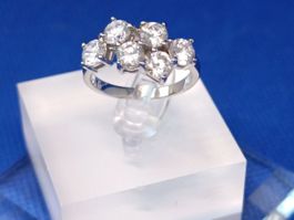 sehr schönen Marken Ring mit Steinen