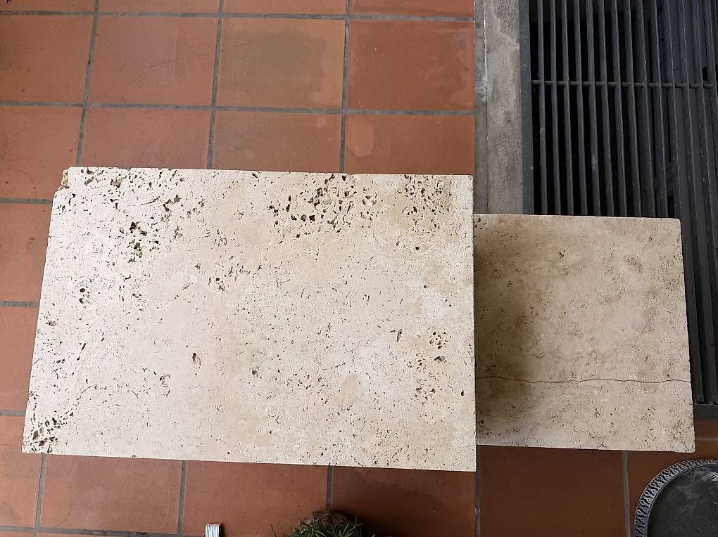 Tavoli: Travertin Couchtisch  – Usato da Basel venduto da Laura.W. 4