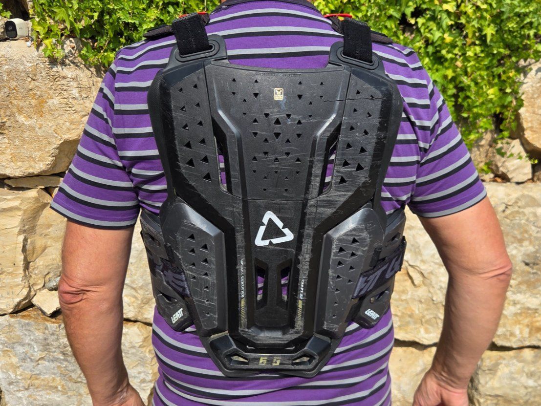 Leatt Protezioni & Imbottiture: Leatt Body Protector 3.5 Brust- und Rückenpanzer + Schulter – Usato da Oberwangen b. Bern venduto da Levidog 1