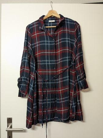 Schönes Umstands-Blusenkleid im Holzfäller-Stil, Grösse M/L