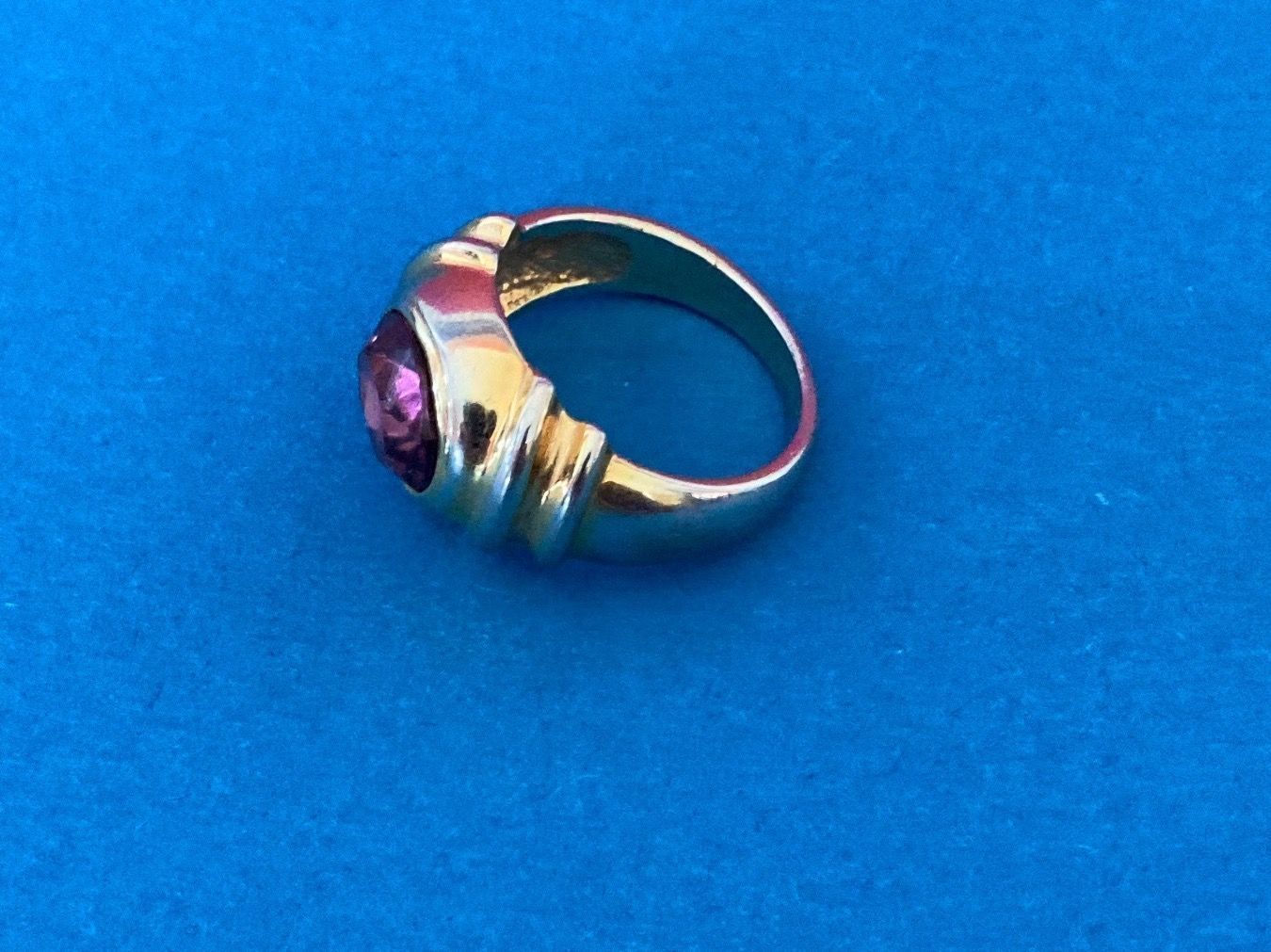 Anelli: Vergoldet / Violett Ring – Usato da Laufen venduto da Trendmarket 4