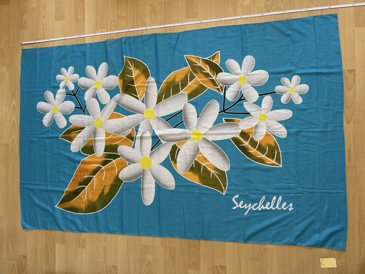 Tessuti: Seychelles Stoff, hellblau mit Blumenmuster, neu – Nuovo (secondo la descrizione) da Biel/Bienne venduto da SandraDG