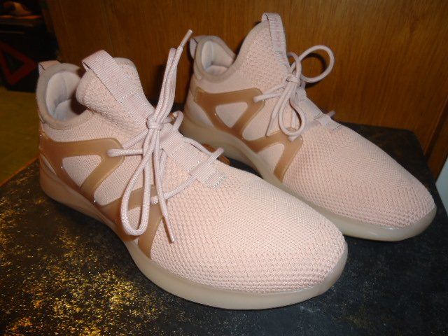 Scarpe da donna: Sneakers Damen Grösse 40 – Usato da Zürich venduto da liquidation-cobra 1