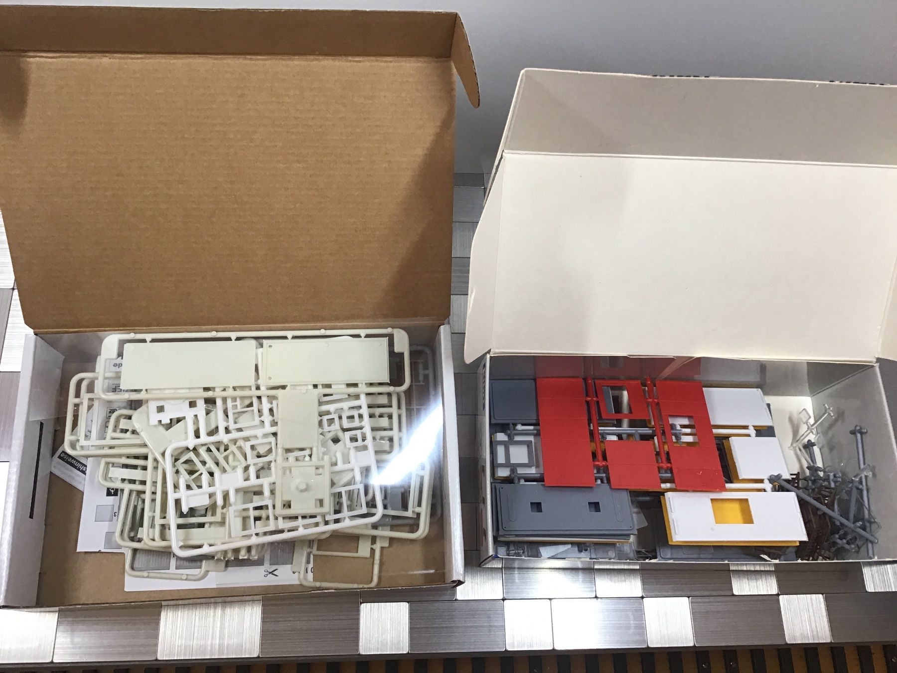 Kibri Trains électriques: KIBRI  GEBÄUDE-CONTAINER 38627 H0 – D'occasion à Männedorf par Spezial-Modelle