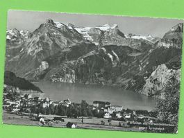 Brunnen am Vierwaldstättersee gegen Urirotstock