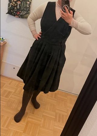 Voriagh Yana Jumper Dress aus Kord in schwarz